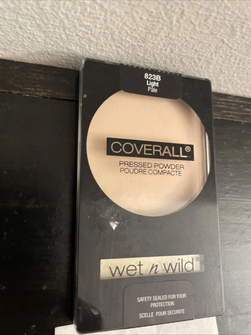 WET N WILD Coverall Pressed Powder 823B LIGHT Sealed DISCONTINUED